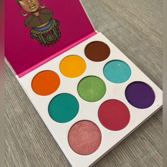 The Zulu Eyeshadow Palette - Picture 3 of 4